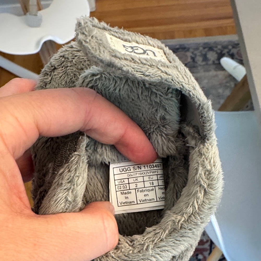 UGG Bixbee Infant Booties Soft Gray Plush Baby Booties - Picture 4 of 4